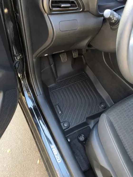 Tapete Basalto instalado em um Hyundai HB20, foto do cliente
